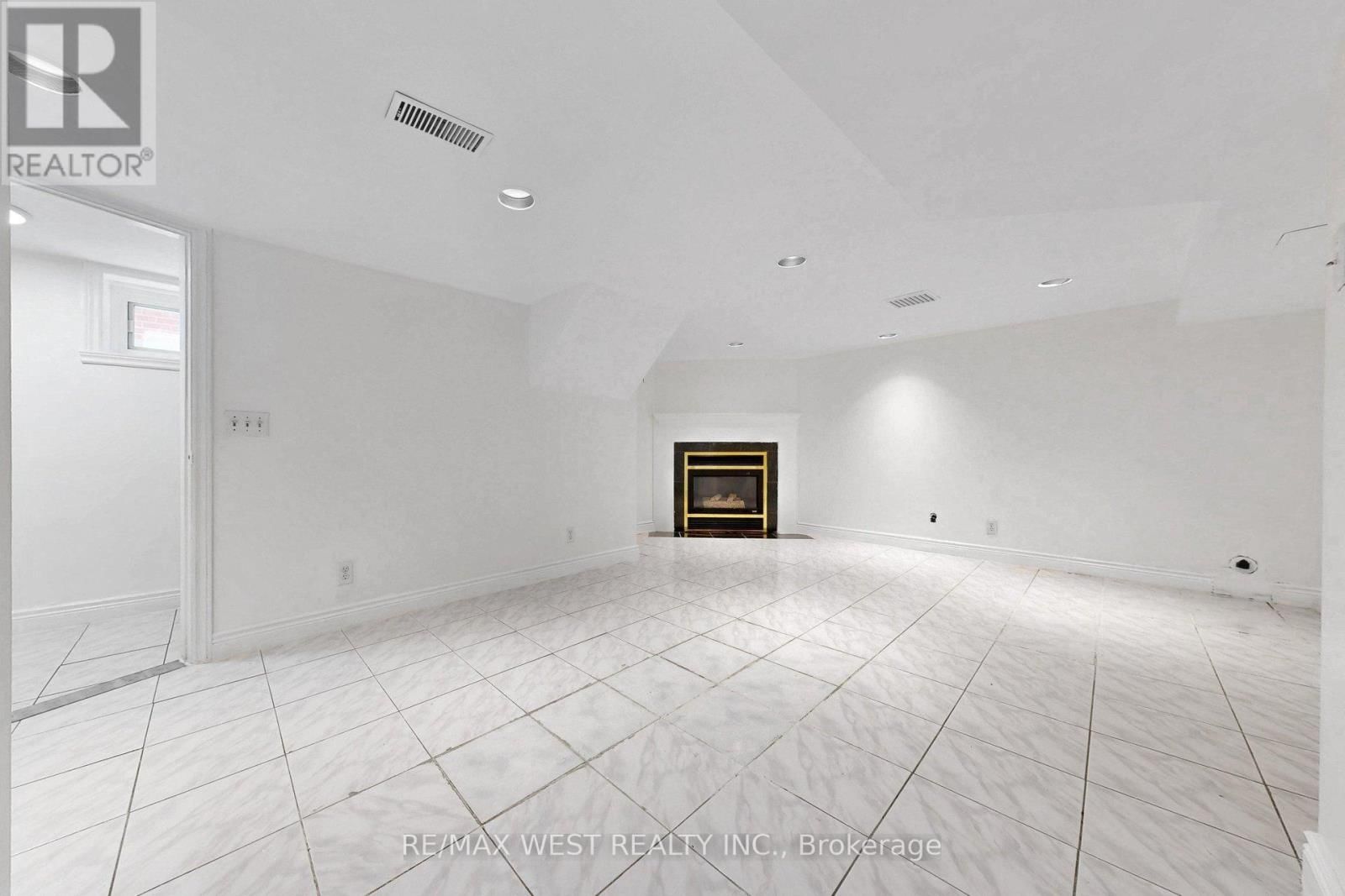 190 BELGRAVIA AVENUE Image 28