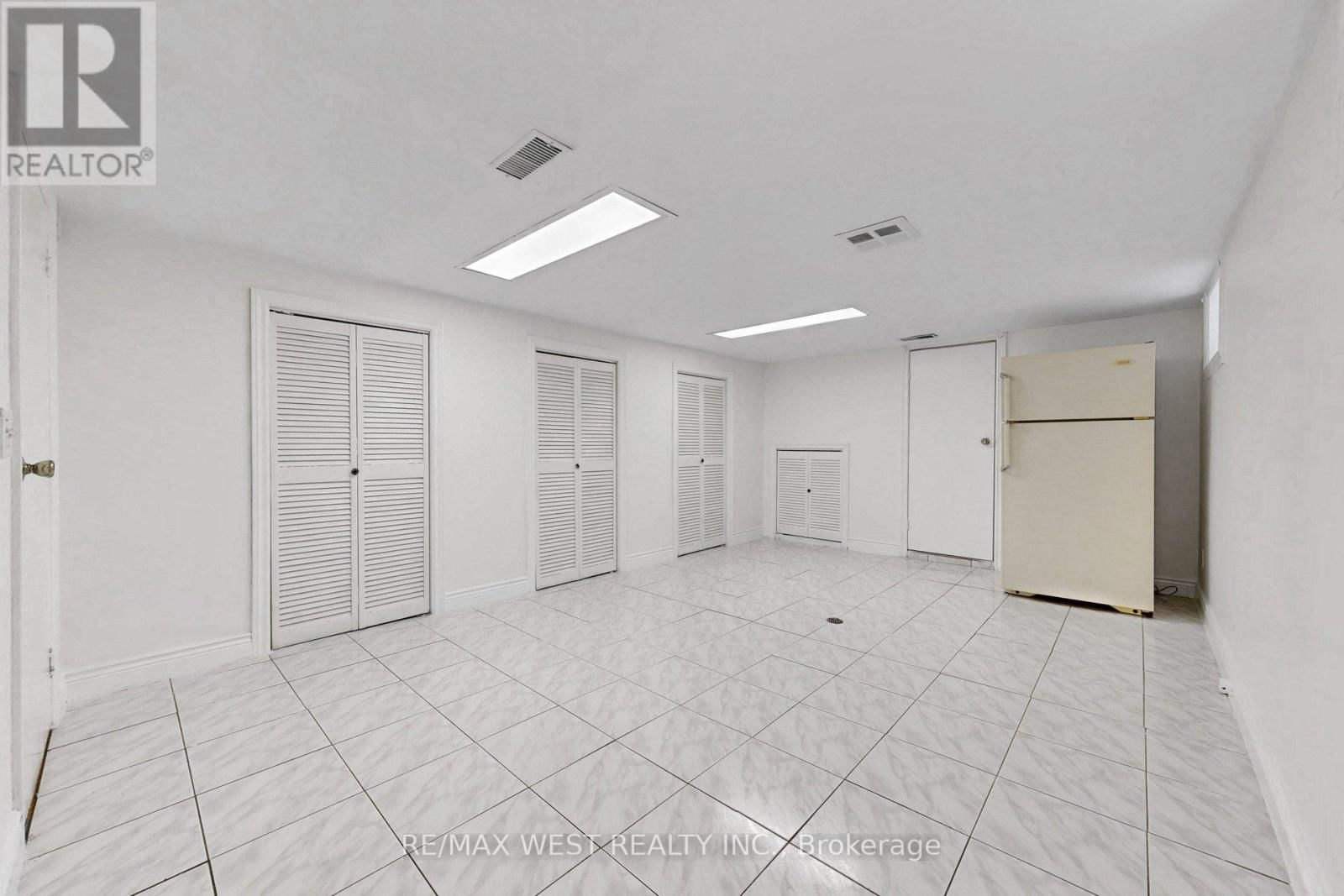 190 BELGRAVIA AVENUE Image 30