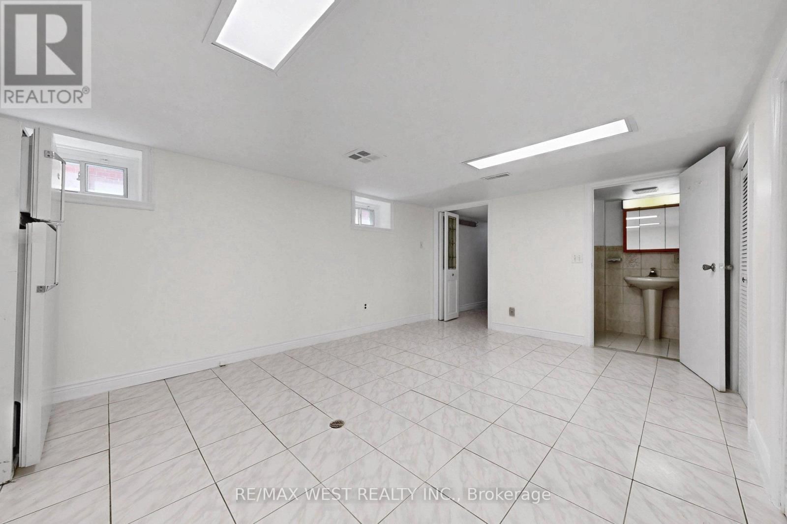 190 BELGRAVIA AVENUE Image 31