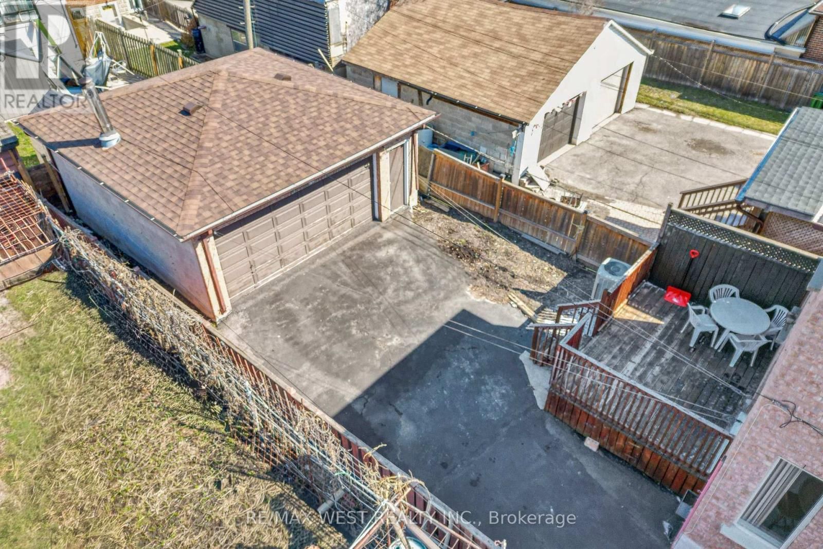 190 BELGRAVIA AVENUE Image 34