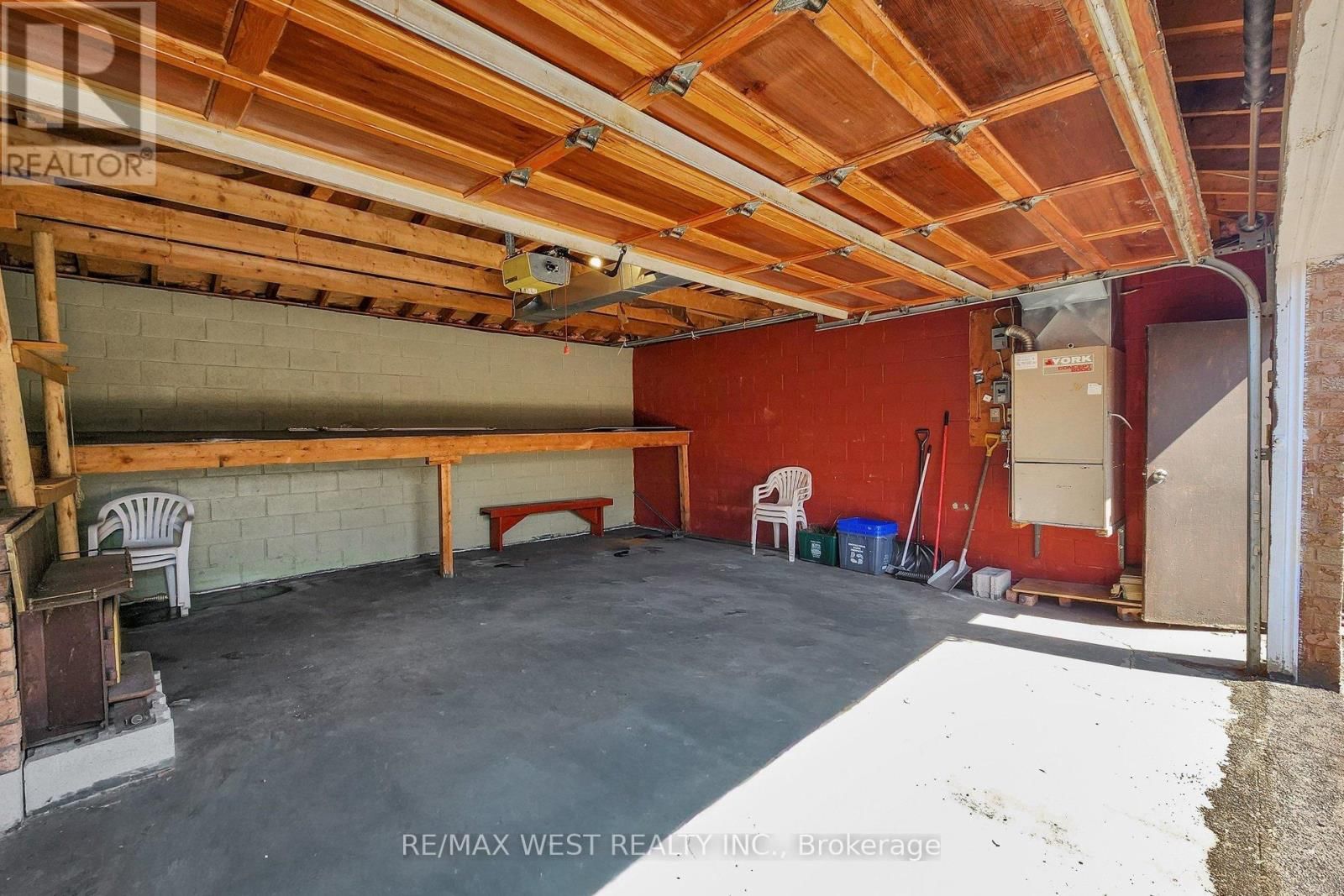 190 BELGRAVIA AVENUE Image 37