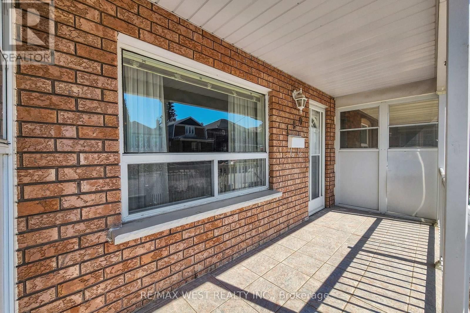 190 BELGRAVIA AVENUE Image 4