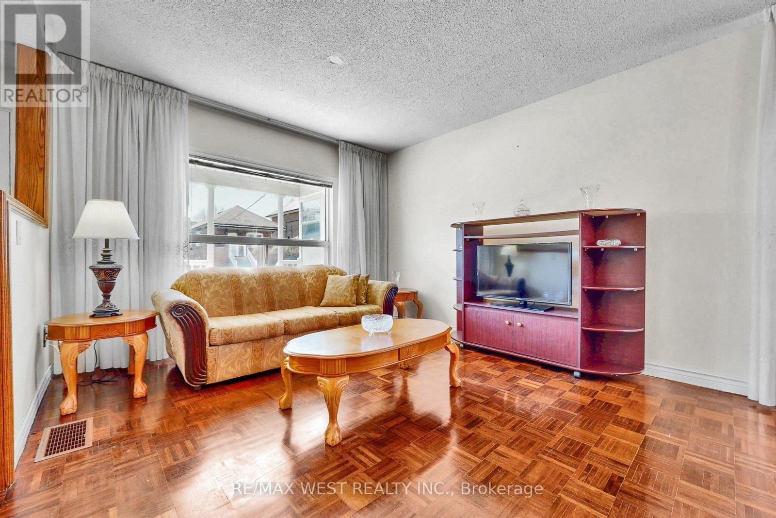 190 BELGRAVIA AVENUE Image 6