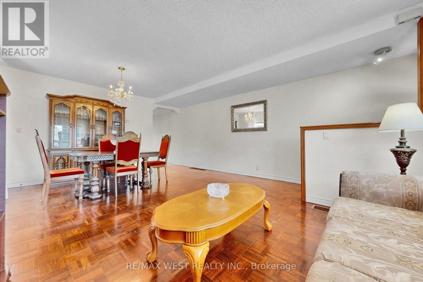 190 BELGRAVIA AVENUE Image 9