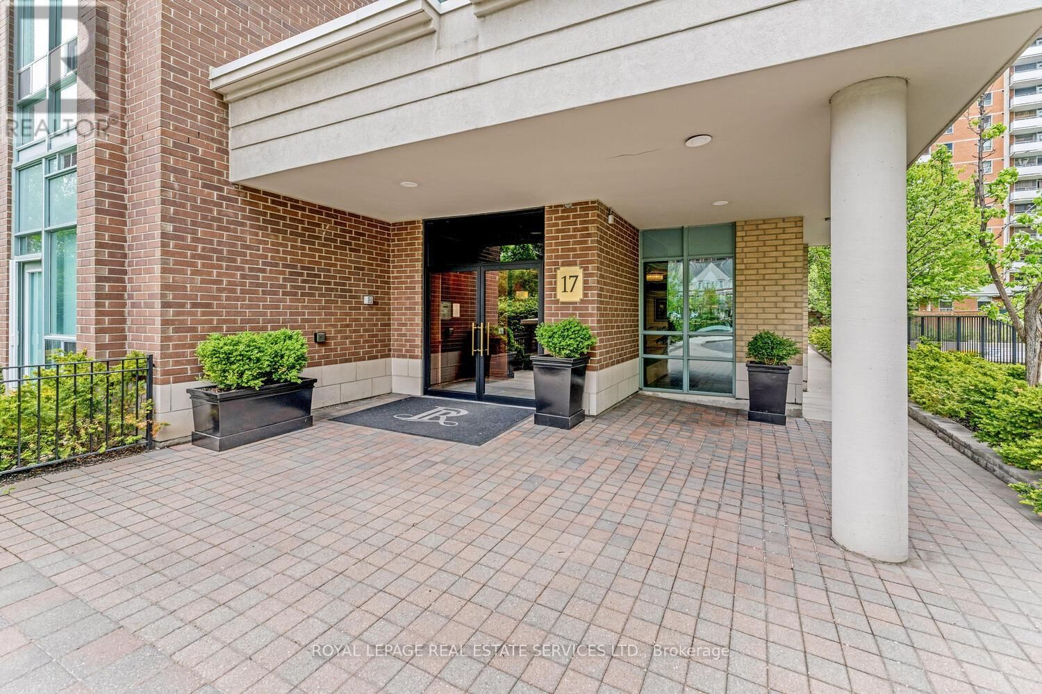 311 - 17 MICHAEL POWER PLACE Image 1