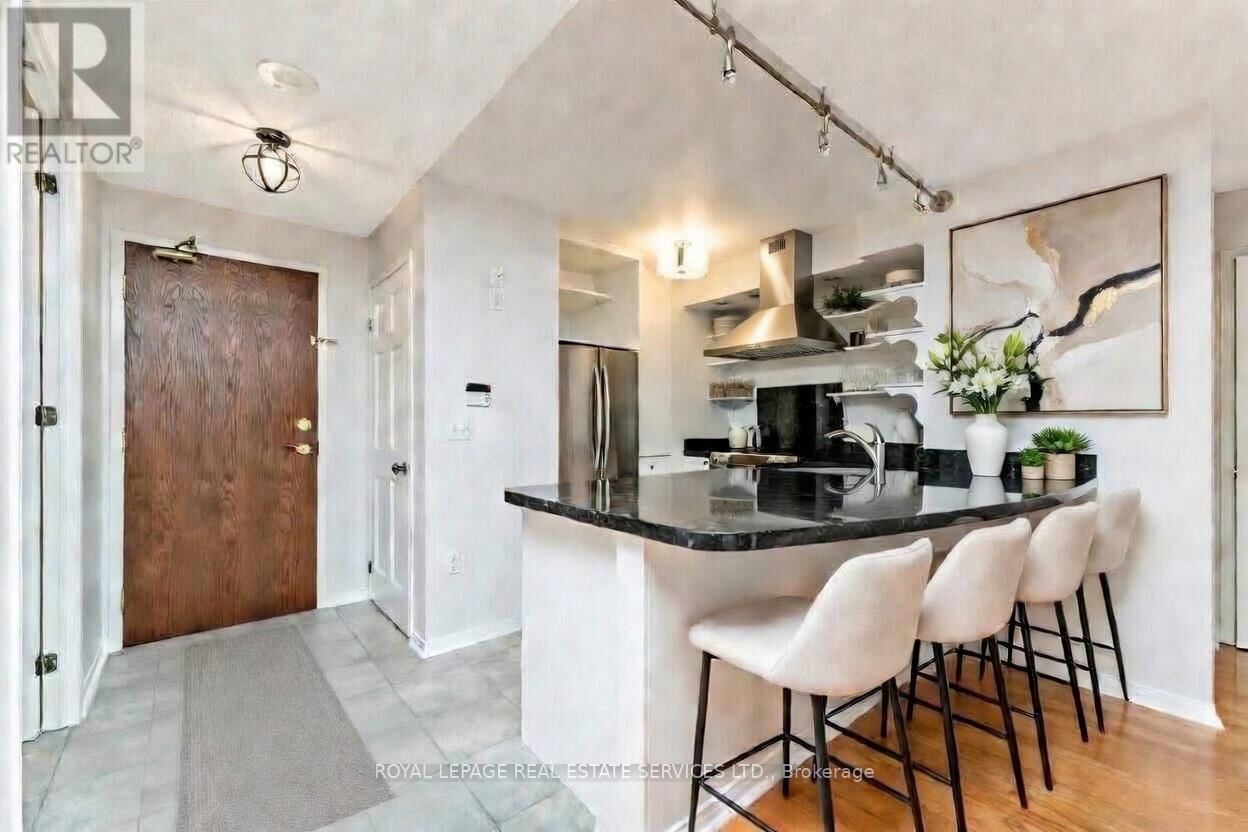 311 - 17 MICHAEL POWER PLACE Image 3