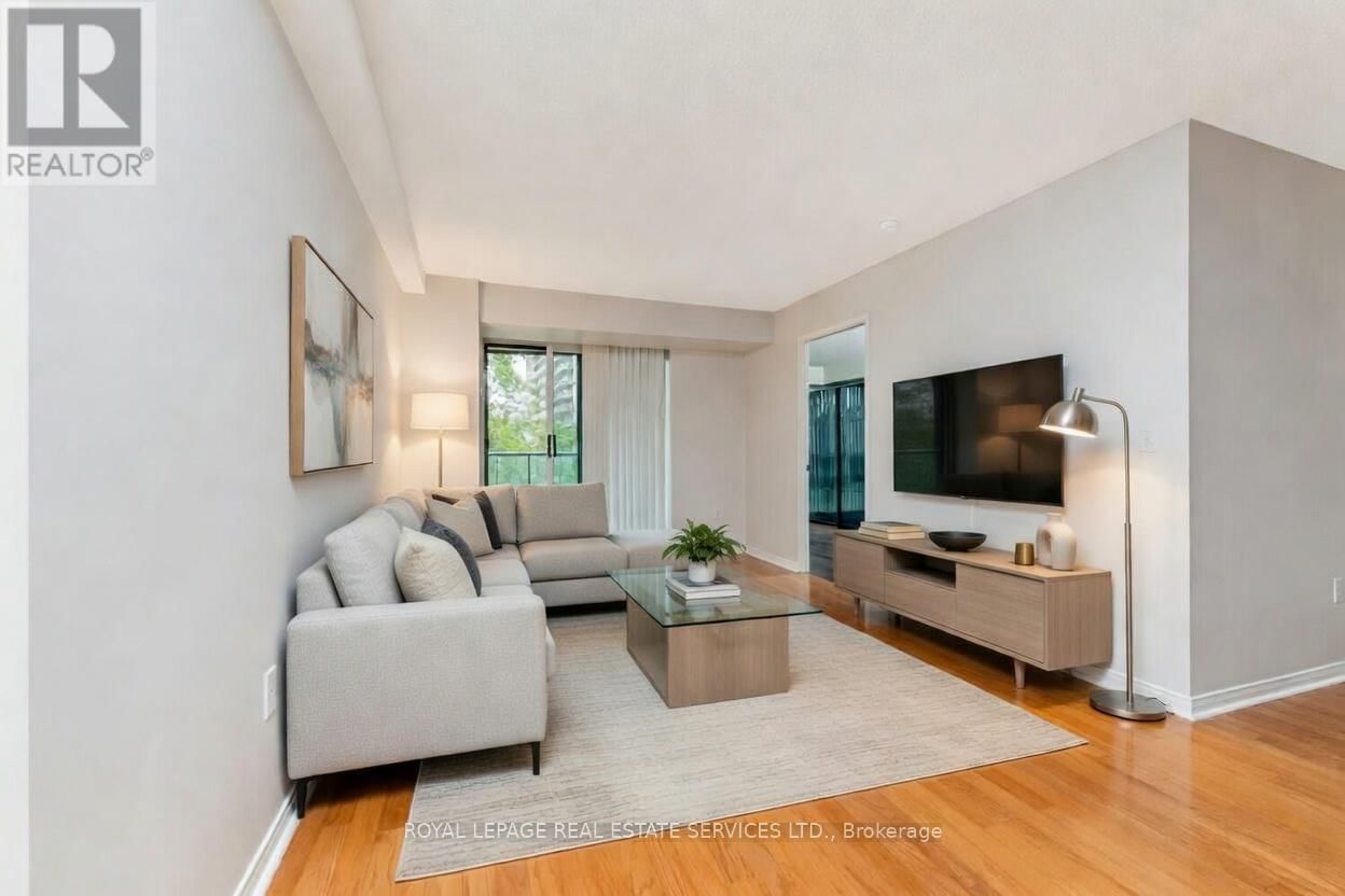 311 - 17 MICHAEL POWER PLACE Image 4