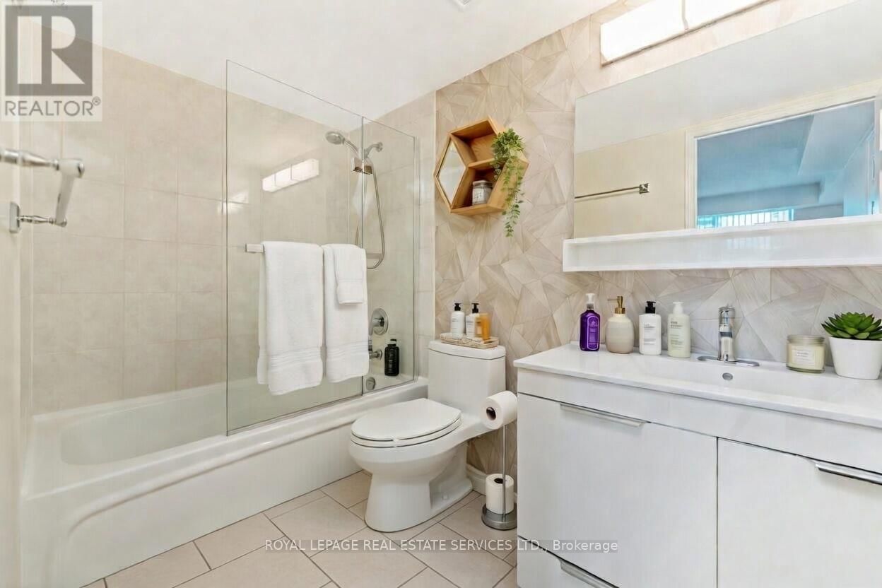 311 - 17 MICHAEL POWER PLACE Image 7