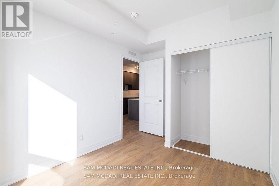 2709 - 30 ELM DRIVE Image 11