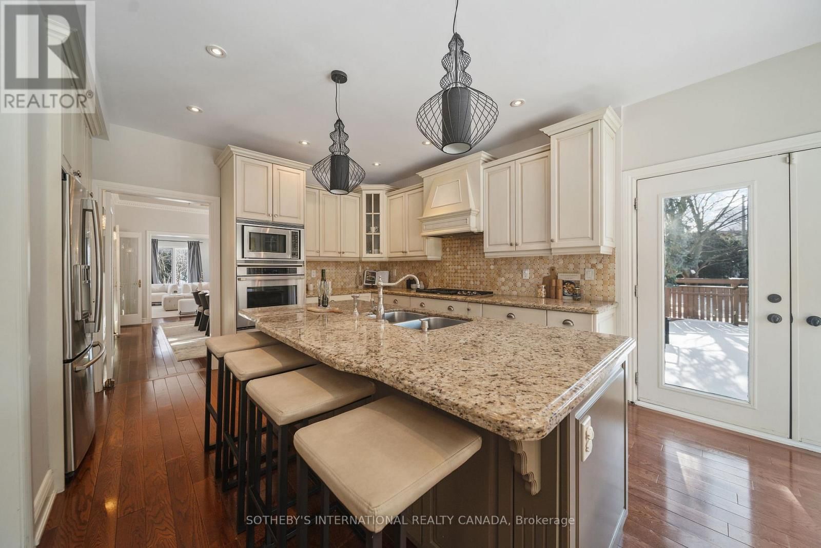 1939 CALGARY COURT Image 13