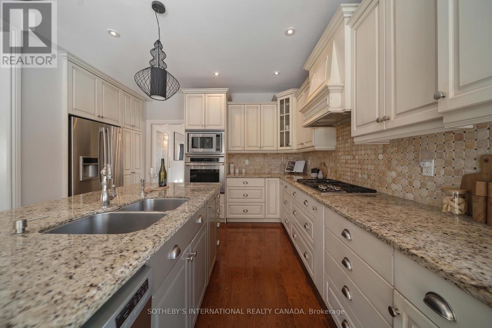 1939 CALGARY COURT Image 14