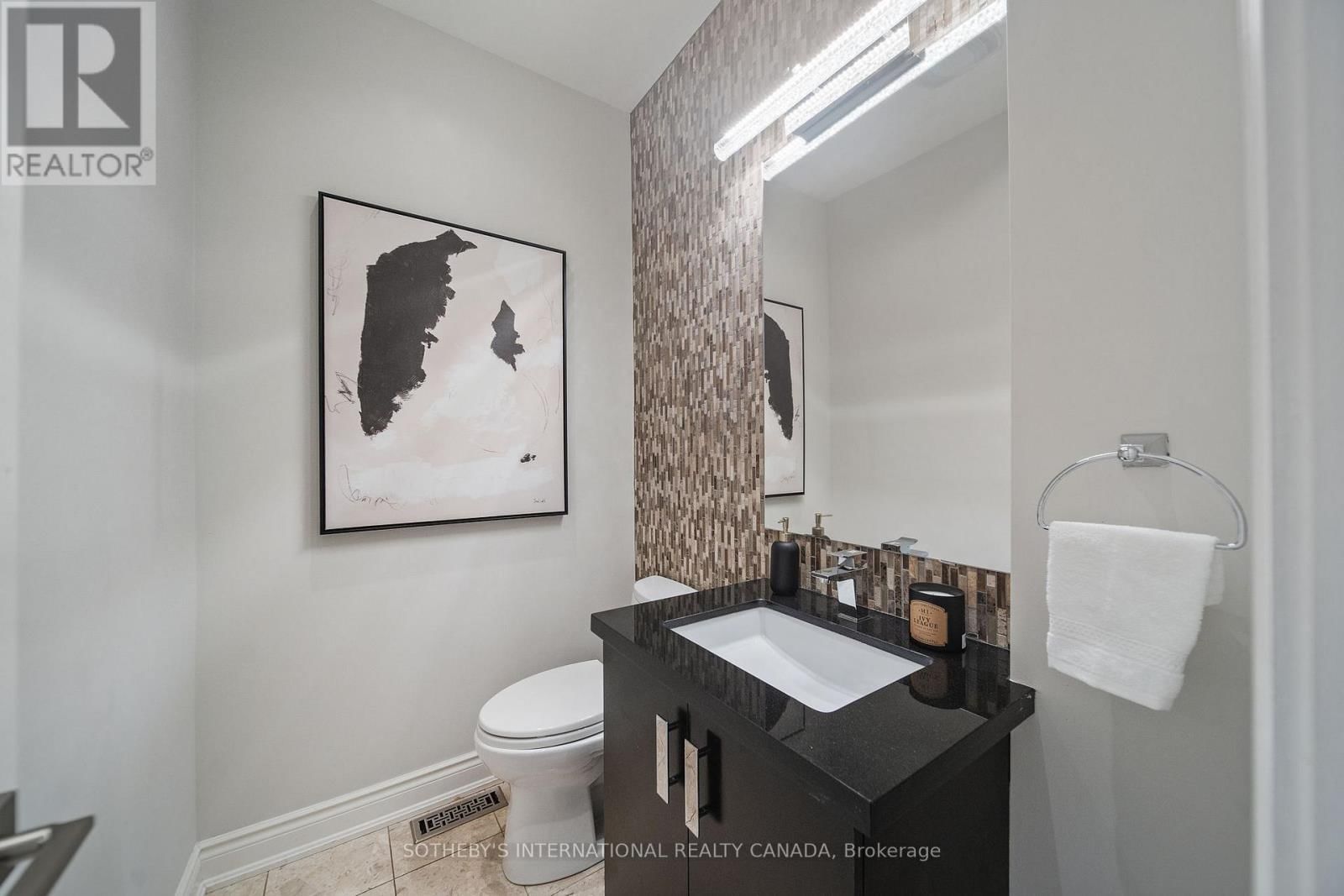 1939 CALGARY COURT Image 21