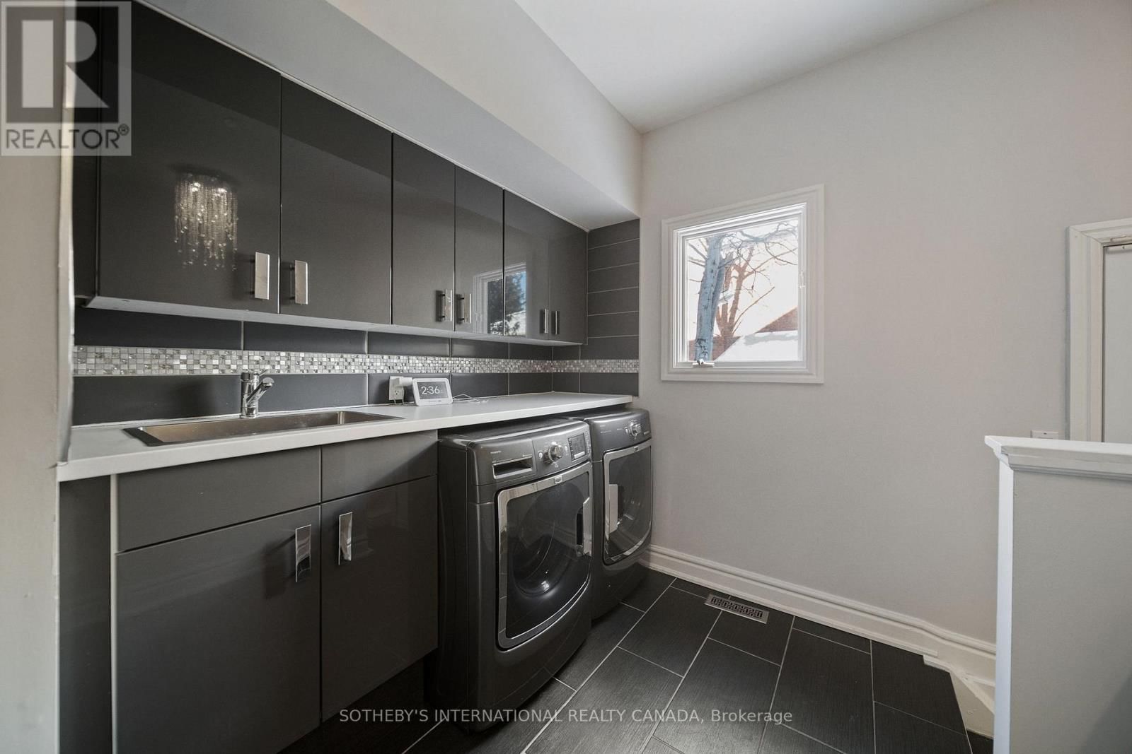 1939 CALGARY COURT Image 22