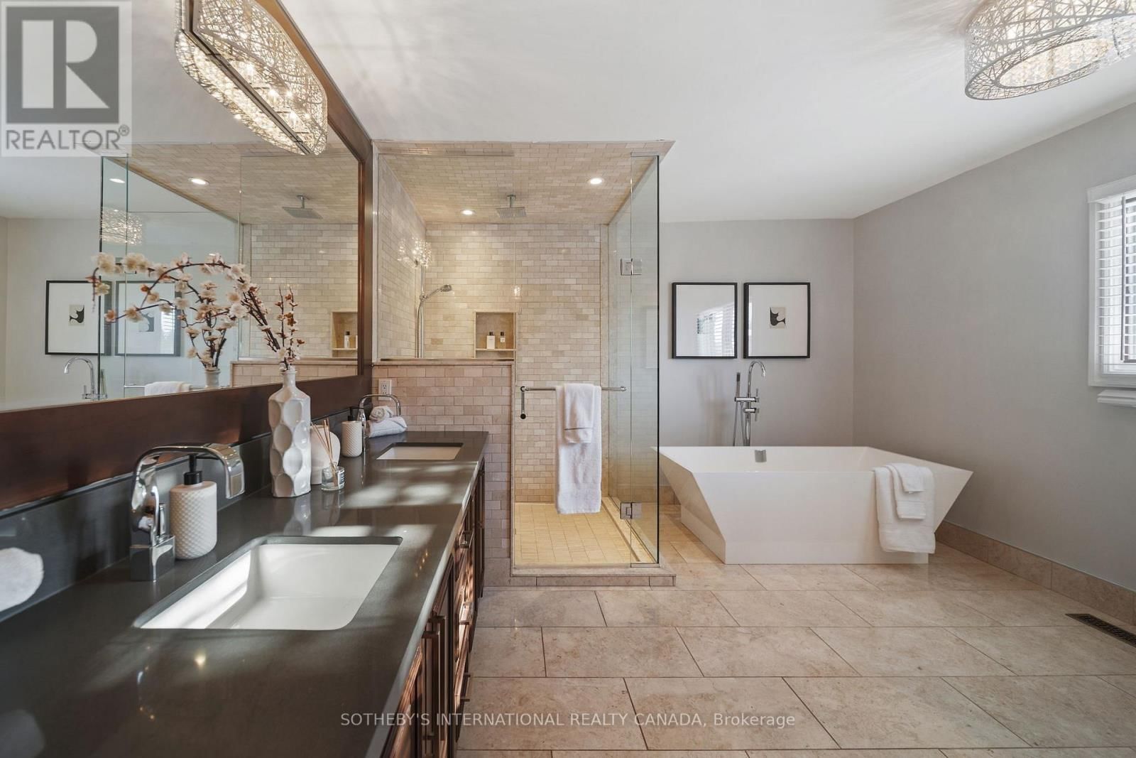 1939 CALGARY COURT Image 27