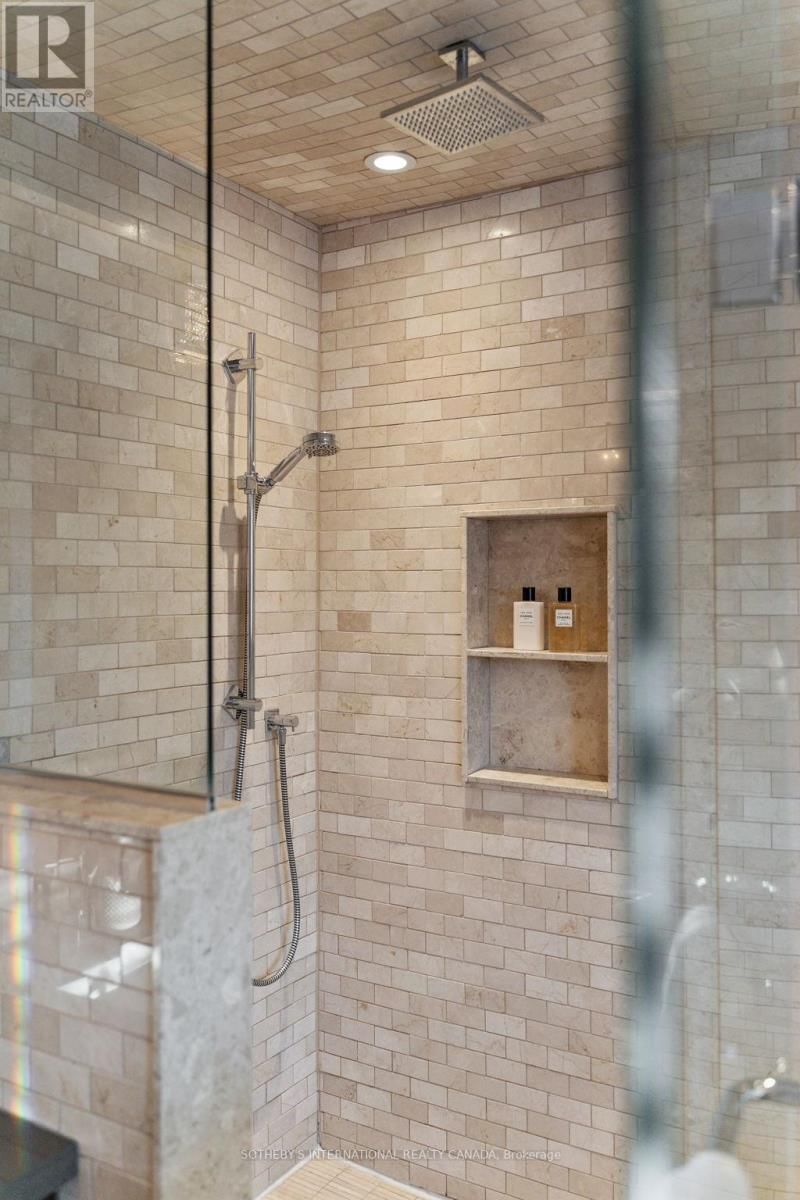 1939 CALGARY COURT Image 29