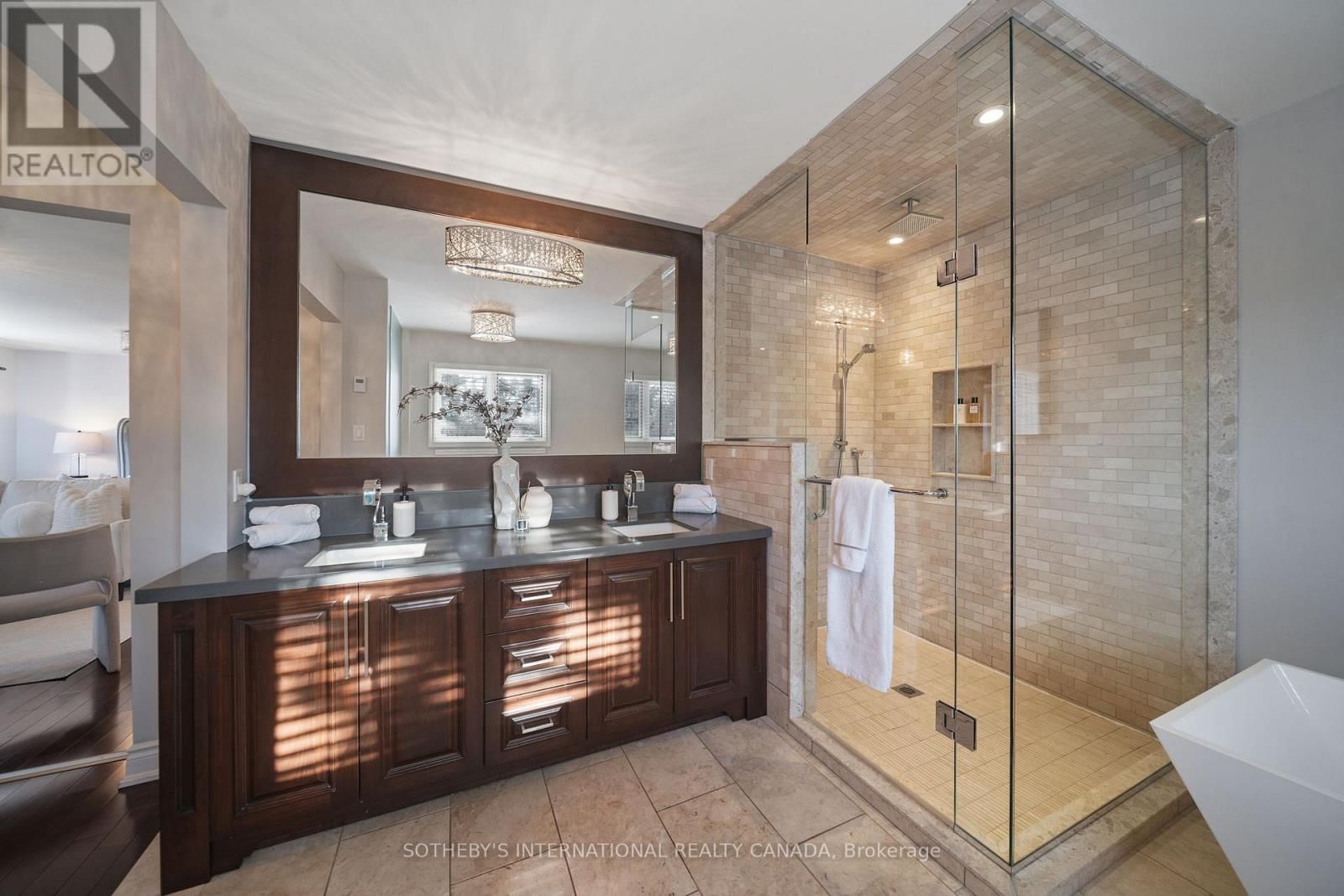 1939 CALGARY COURT Image 30