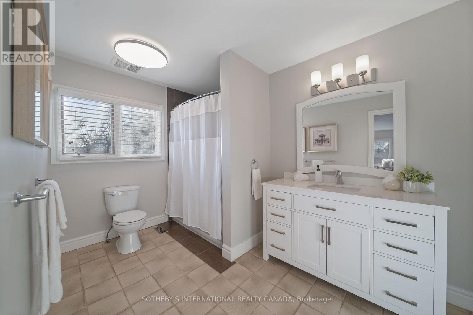 1939 CALGARY COURT Image 38