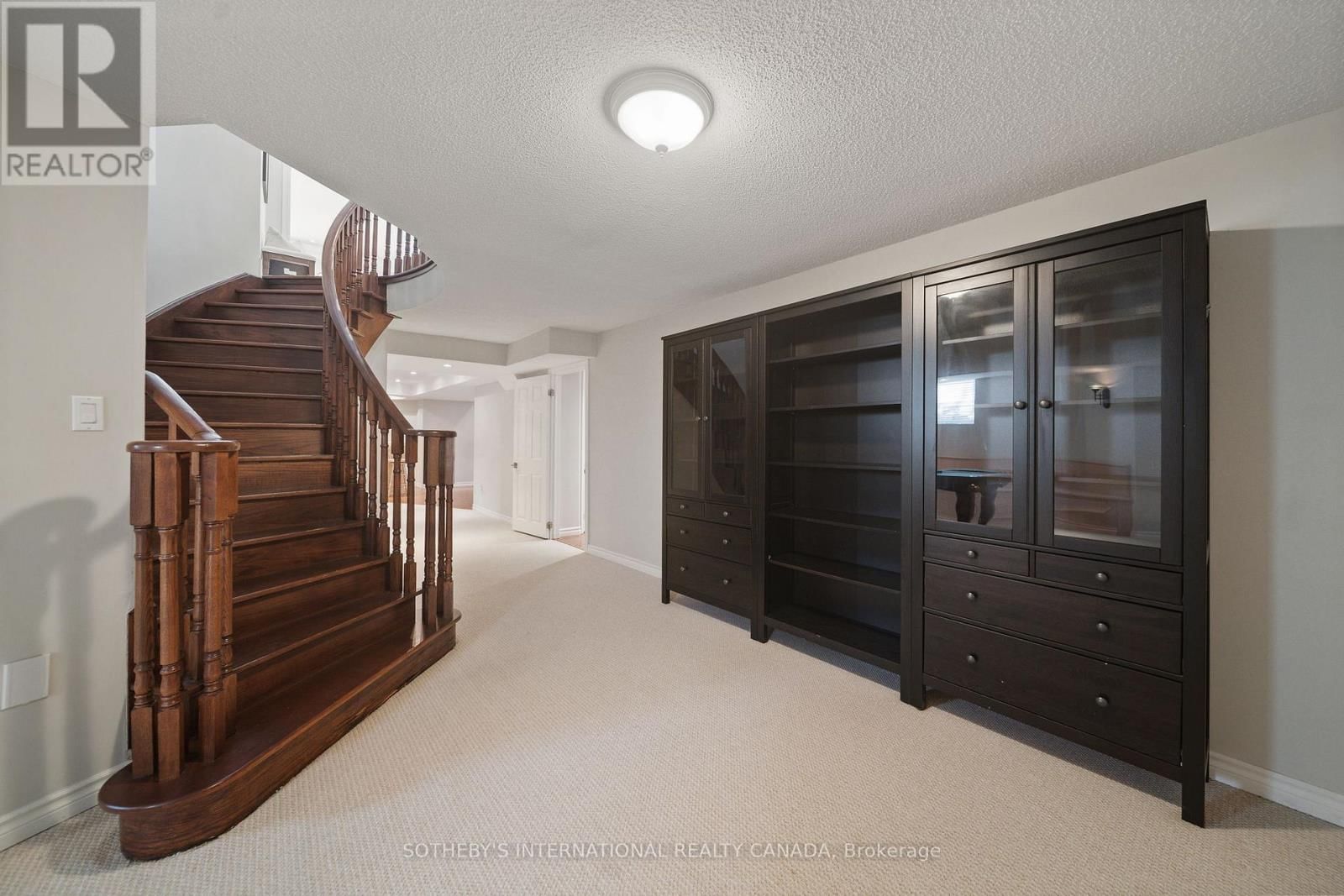 1939 CALGARY COURT Image 40