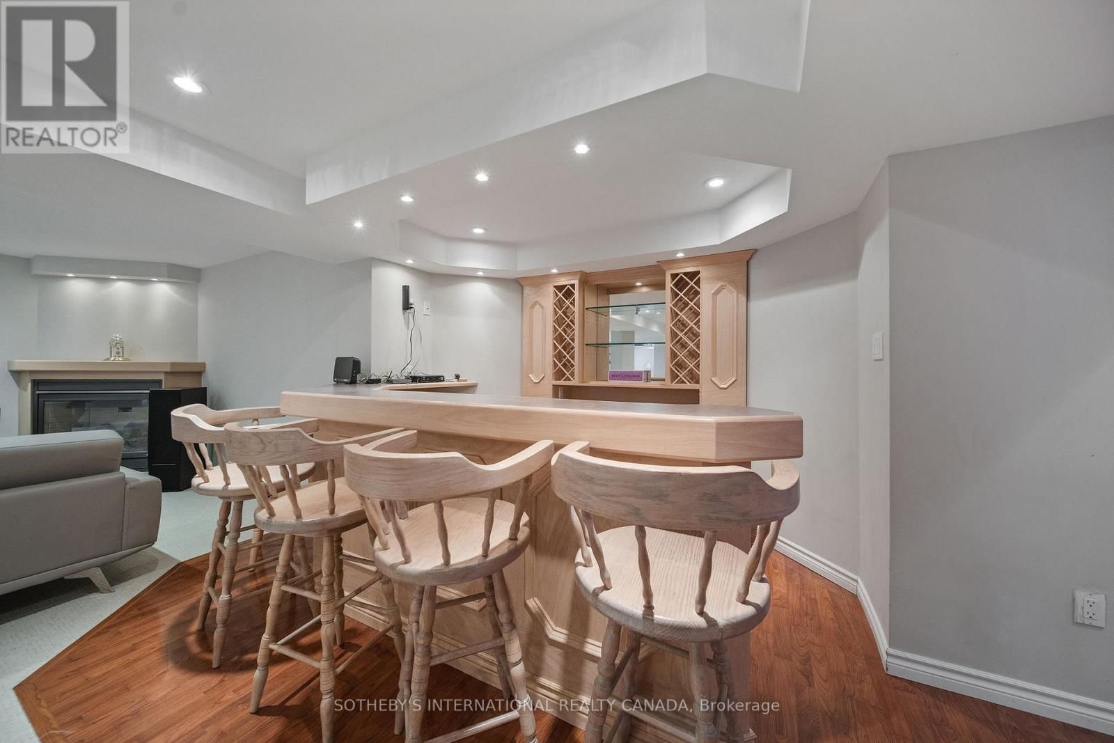 1939 CALGARY COURT Image 41