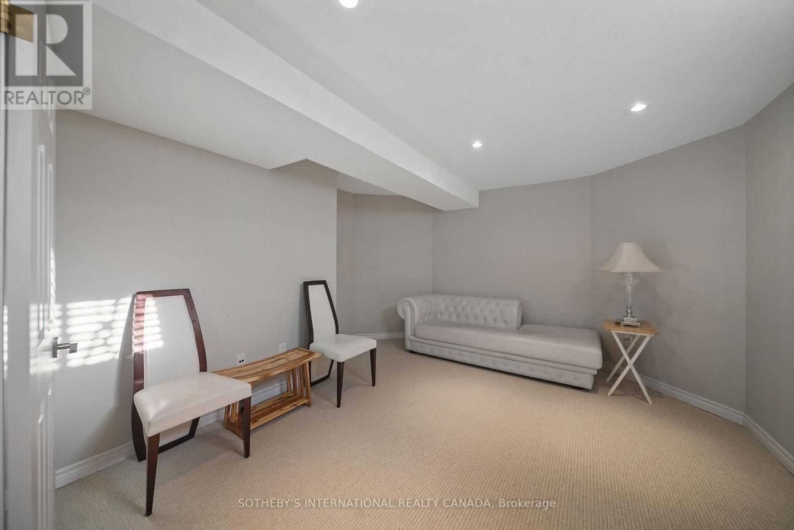 1939 CALGARY COURT Image 43