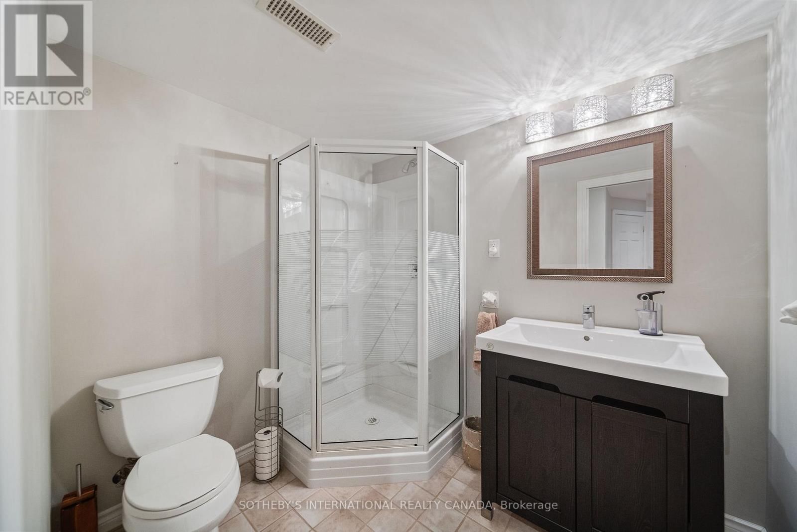 1939 CALGARY COURT Image 44