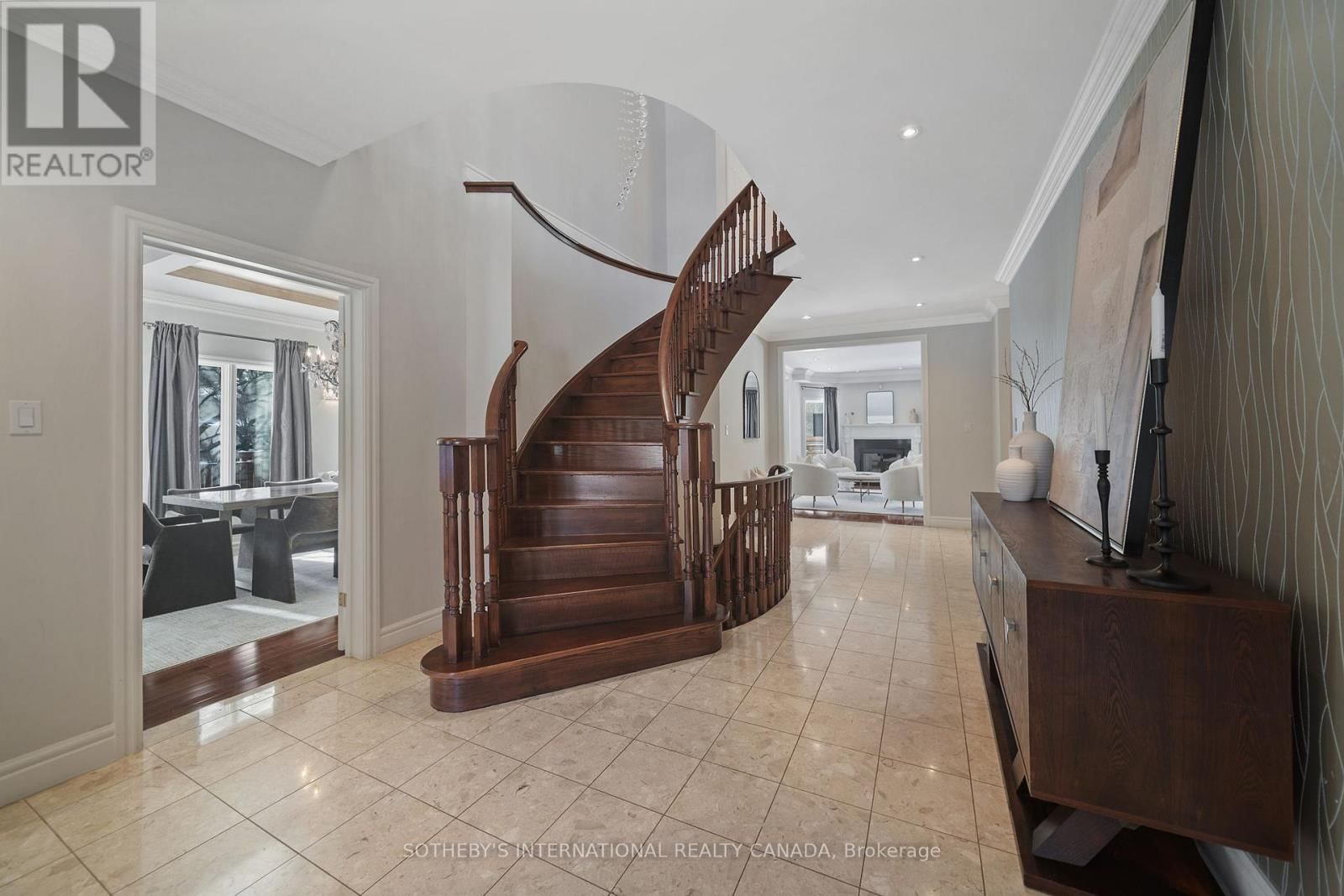 1939 CALGARY COURT Image 8