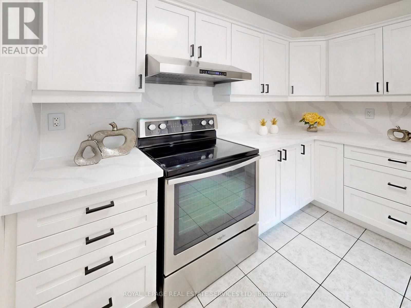 918 NADALIN HEIGHTS Image 16