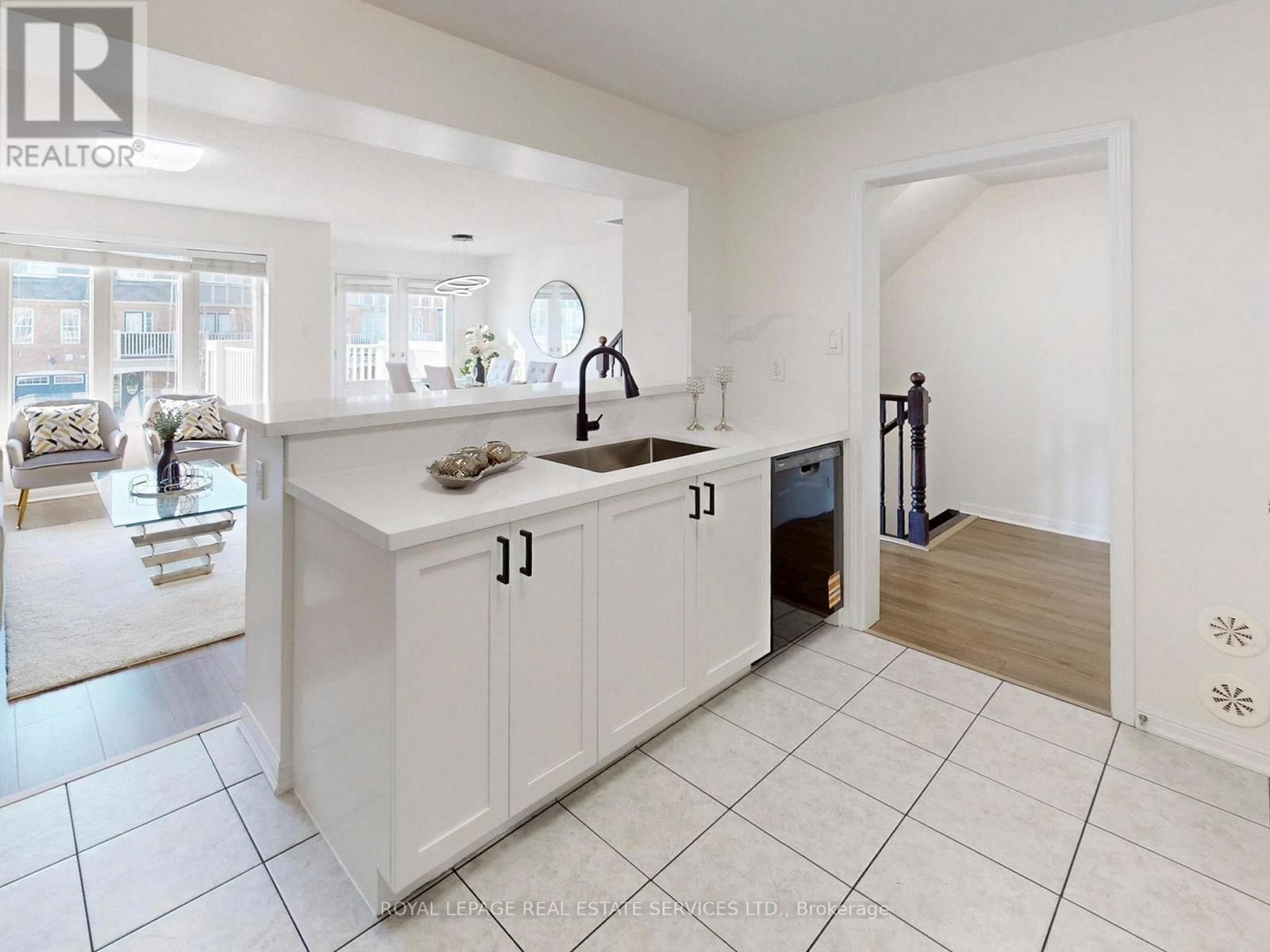 918 NADALIN HEIGHTS Image 18