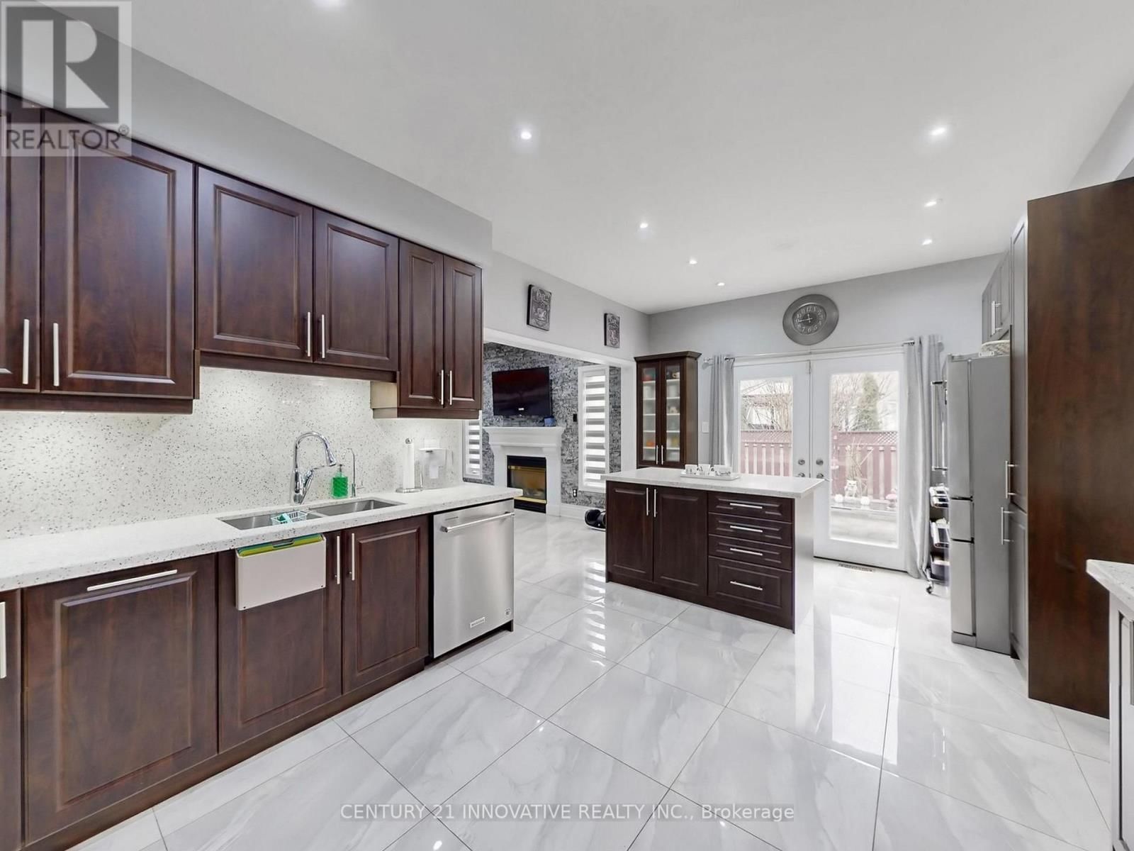 9 HEATHERDALE DRIVE Image 17