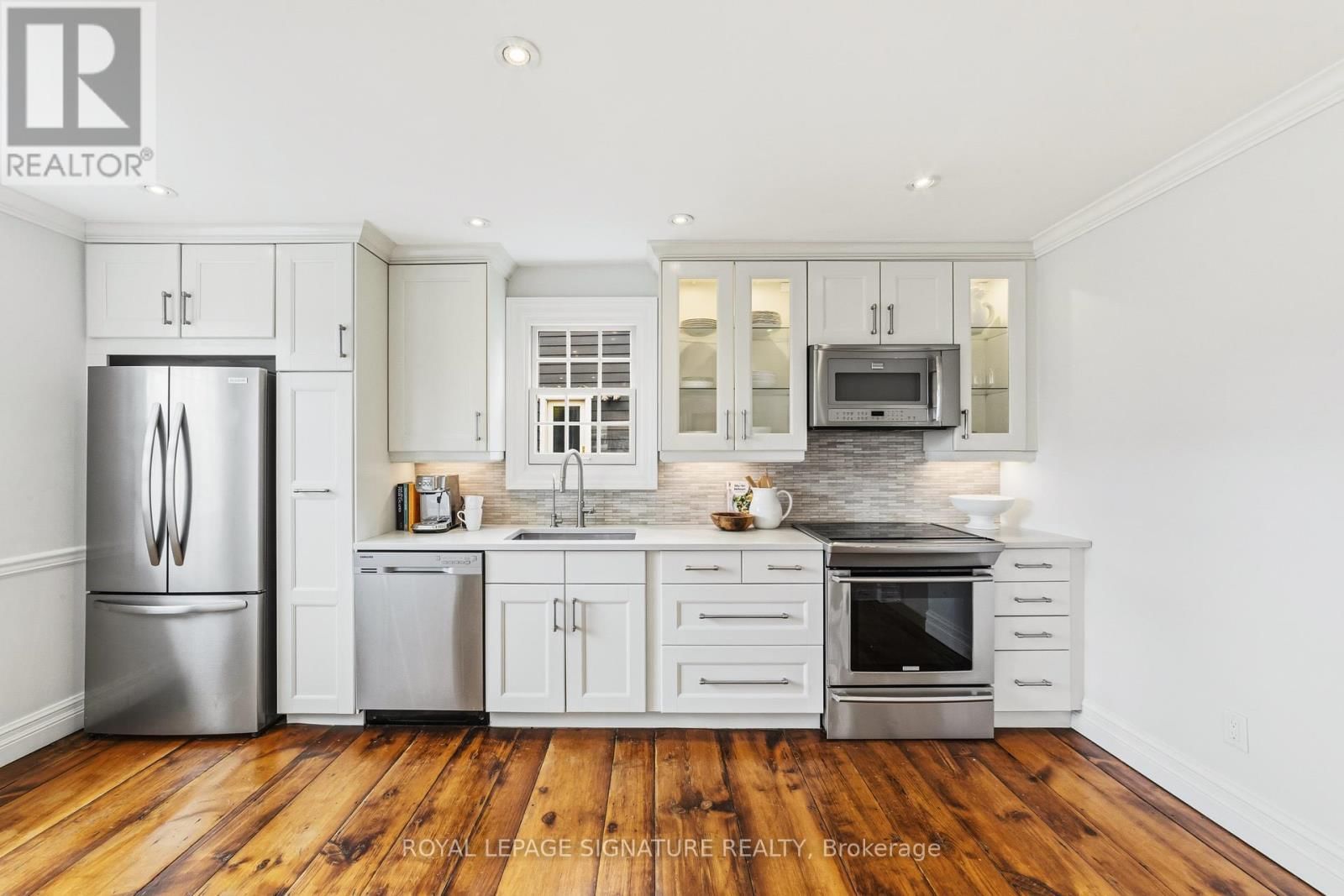 348 DOUGLAS AVENUE Image 12