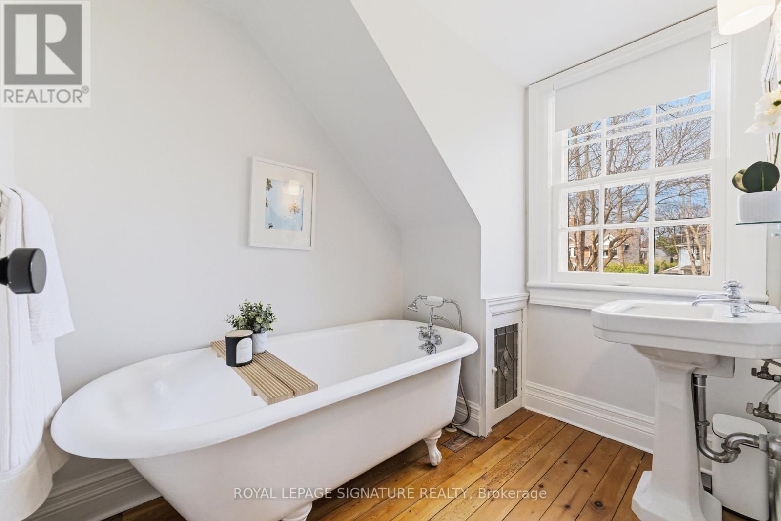 348 DOUGLAS AVENUE Image 21