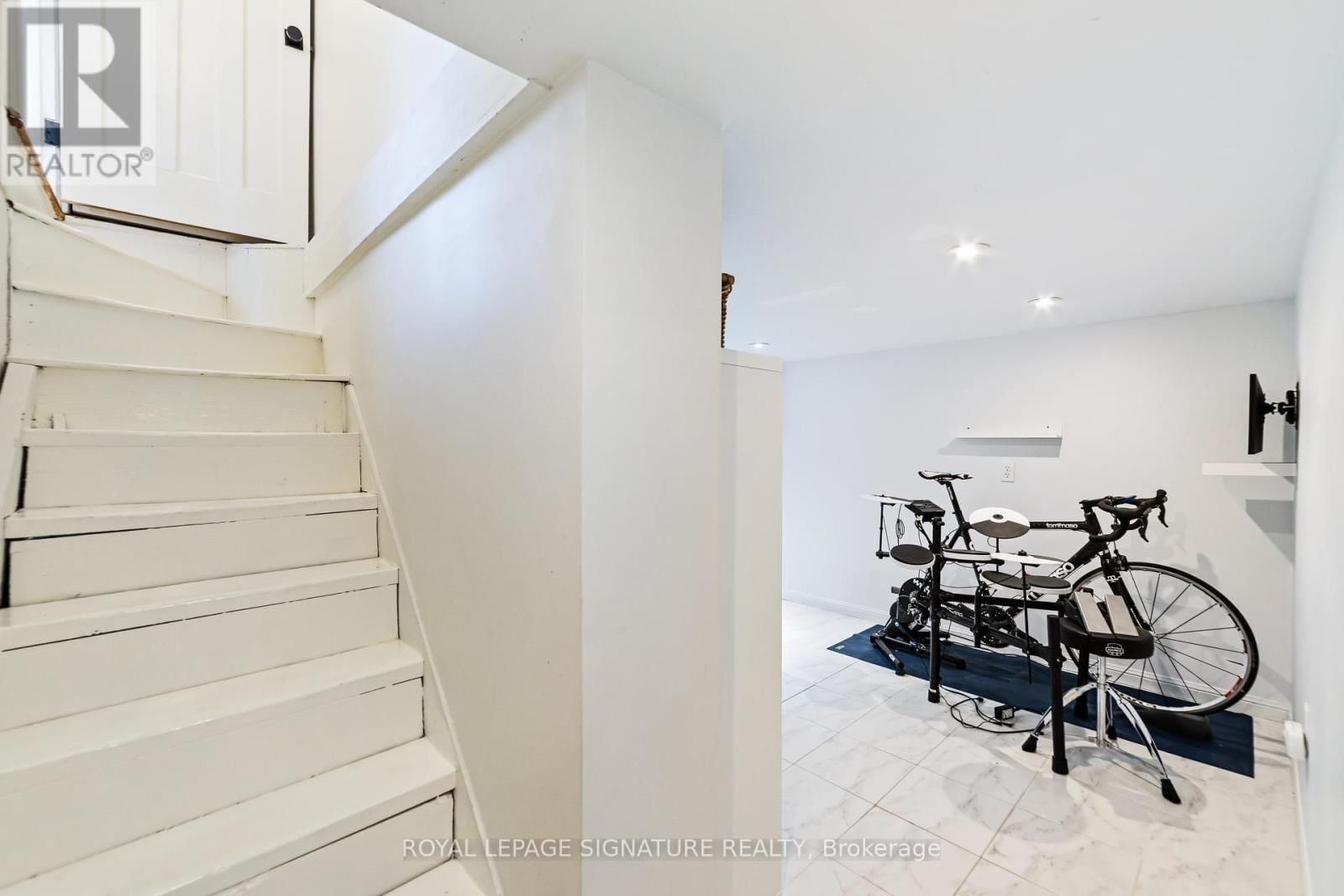 348 DOUGLAS AVENUE Image 29