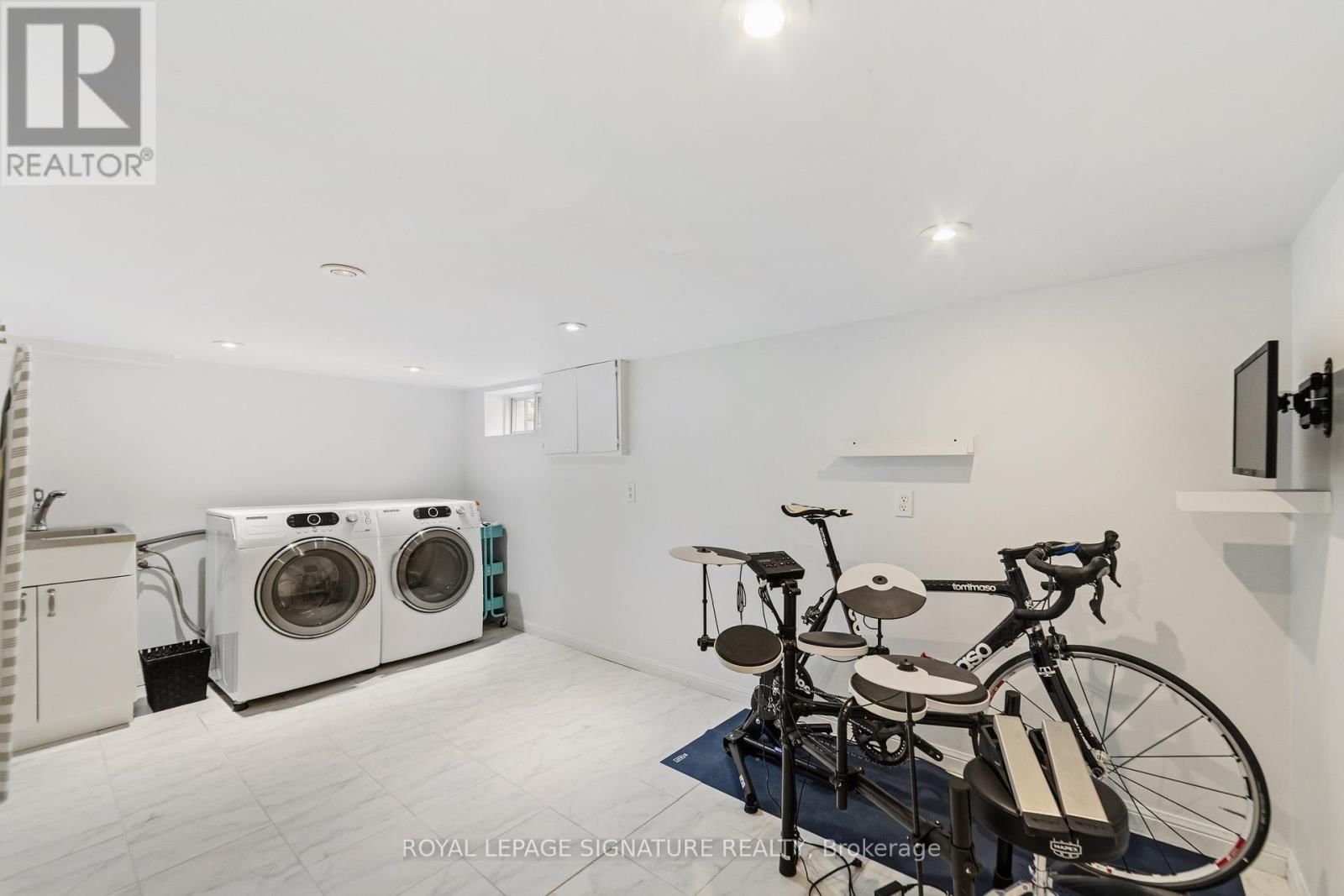 348 DOUGLAS AVENUE Image 30