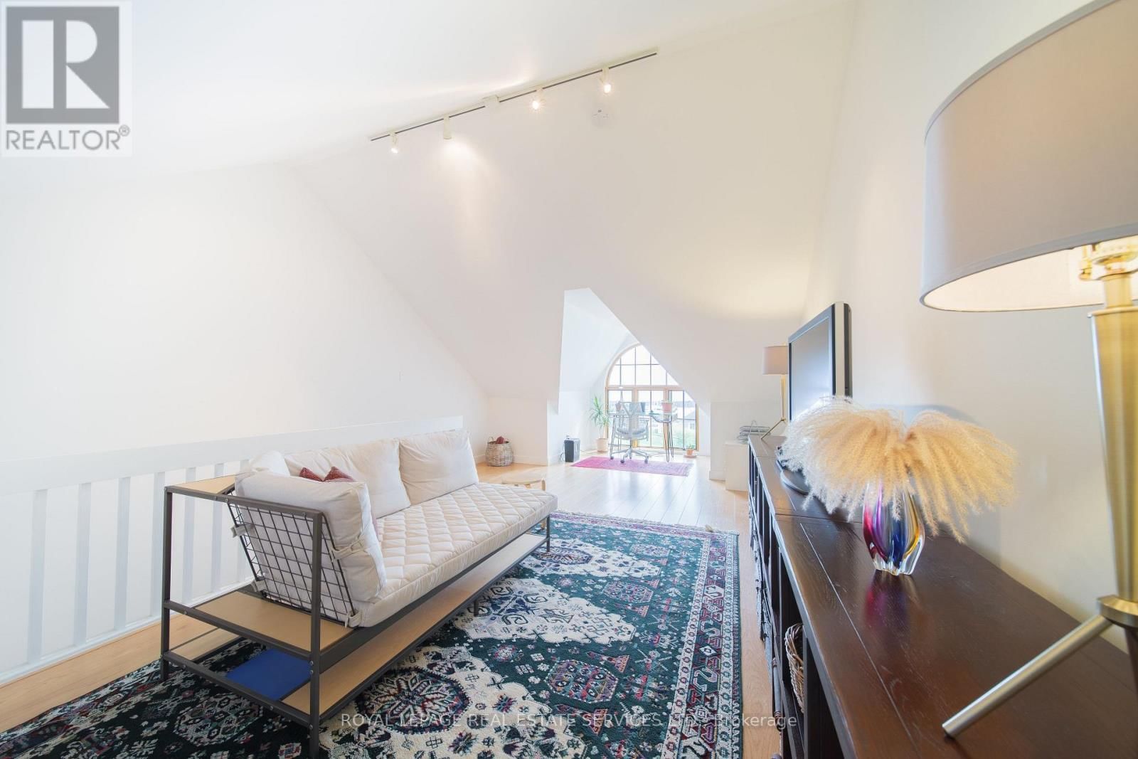 2331 ONTARIO STREET Image 23