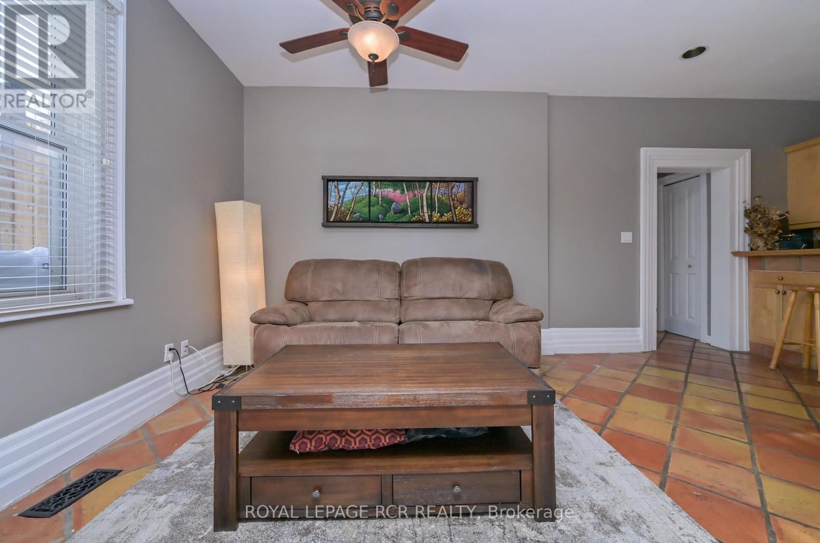 48 TOWNLINE Image 11