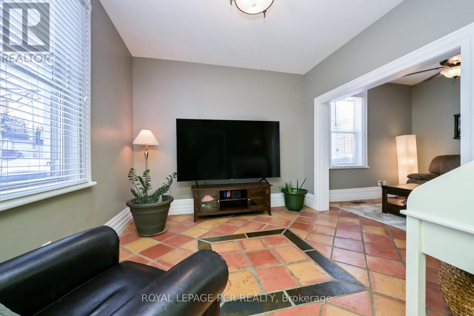 48 TOWNLINE Image 12