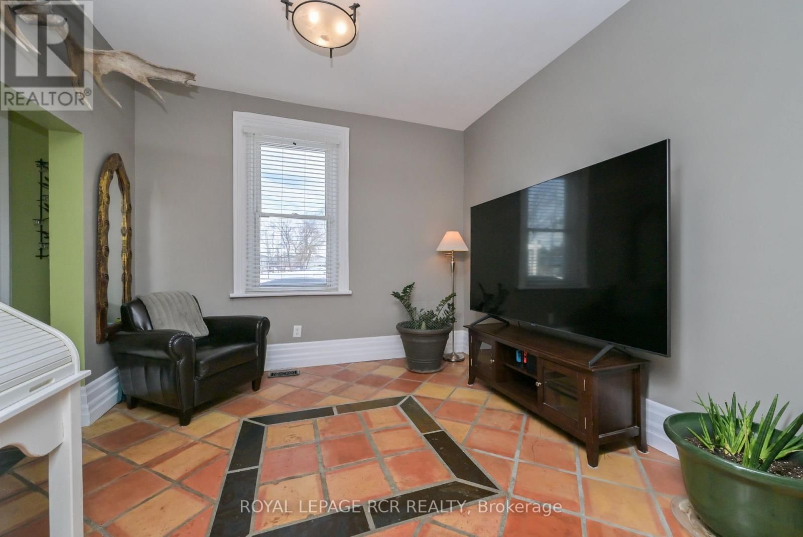 48 TOWNLINE Image 13