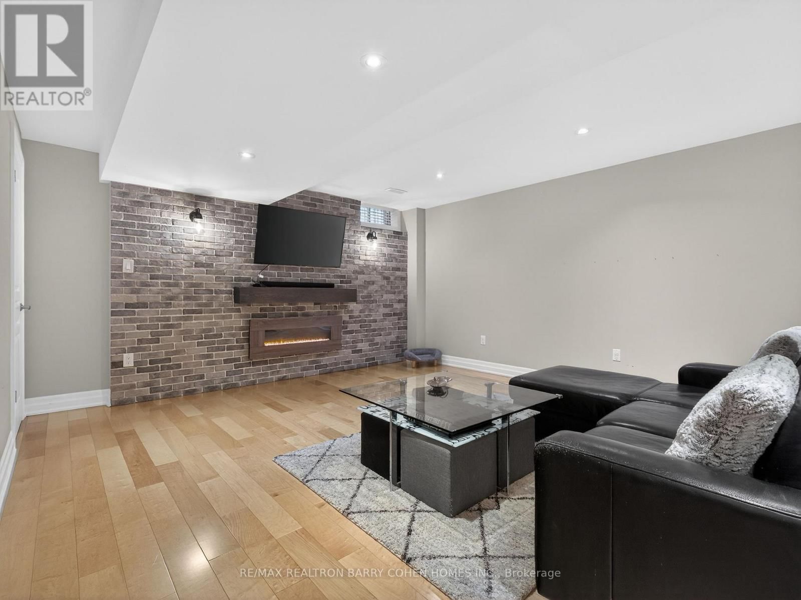 3225 SALTAIRE CRESCENT Image 25