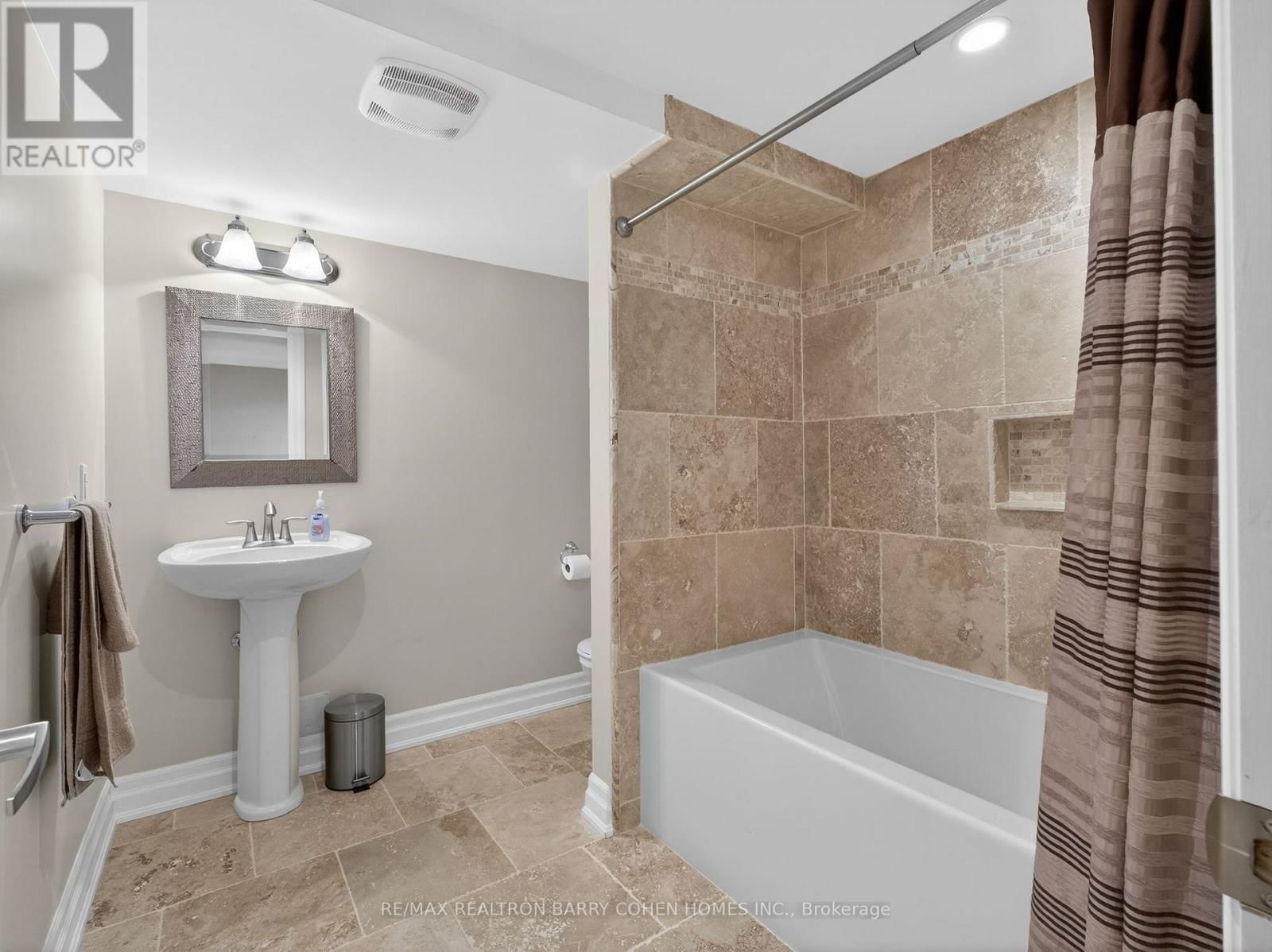 3225 SALTAIRE CRESCENT Image 27