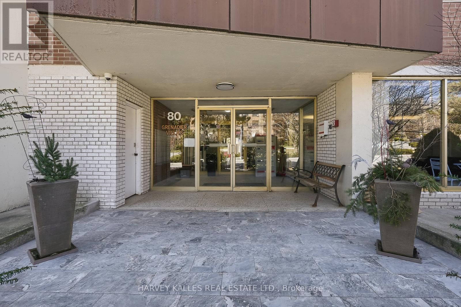 206 - 80 COE HILL DRIVE Image 2