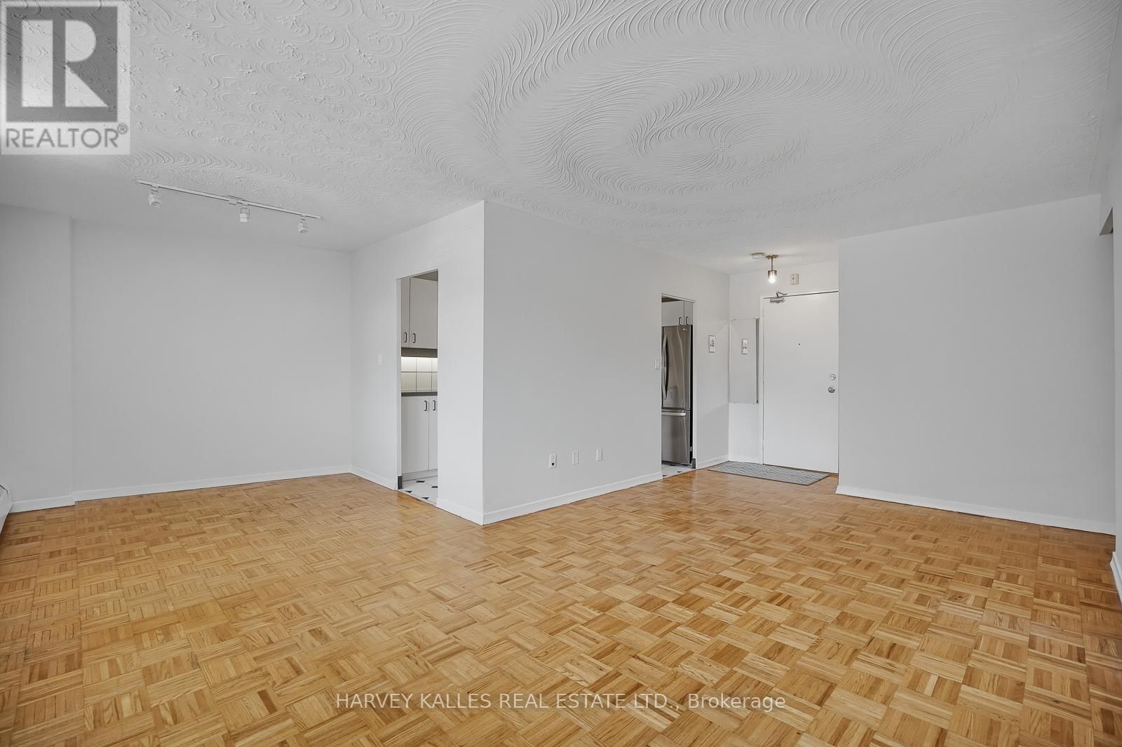 206 - 80 COE HILL DRIVE Image 5