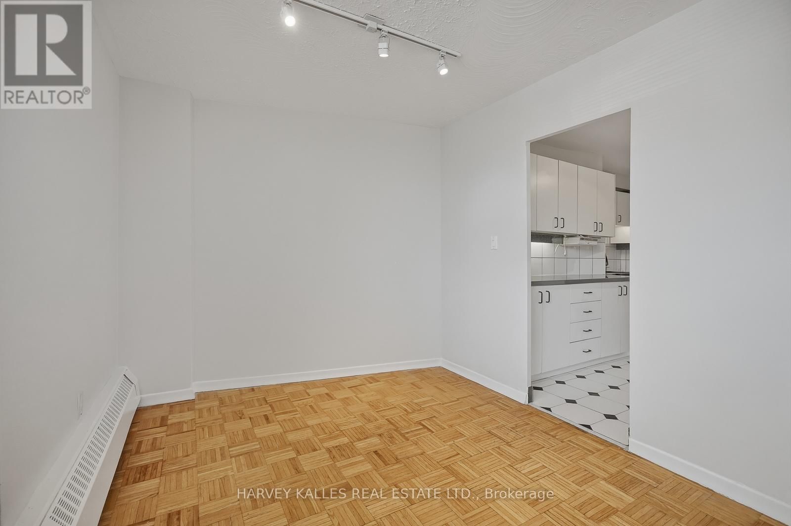 206 - 80 COE HILL DRIVE Image 7