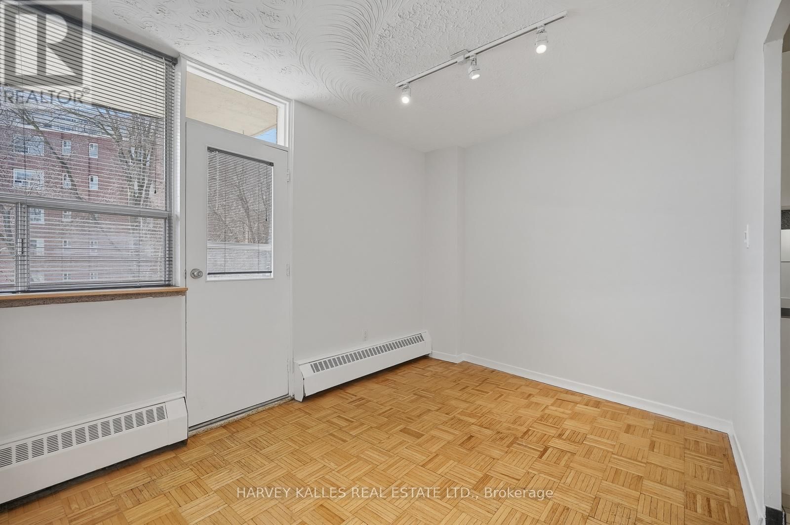 206 - 80 COE HILL DRIVE Image 8