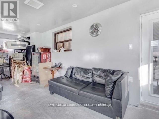 6 MONACO COURT Image 37