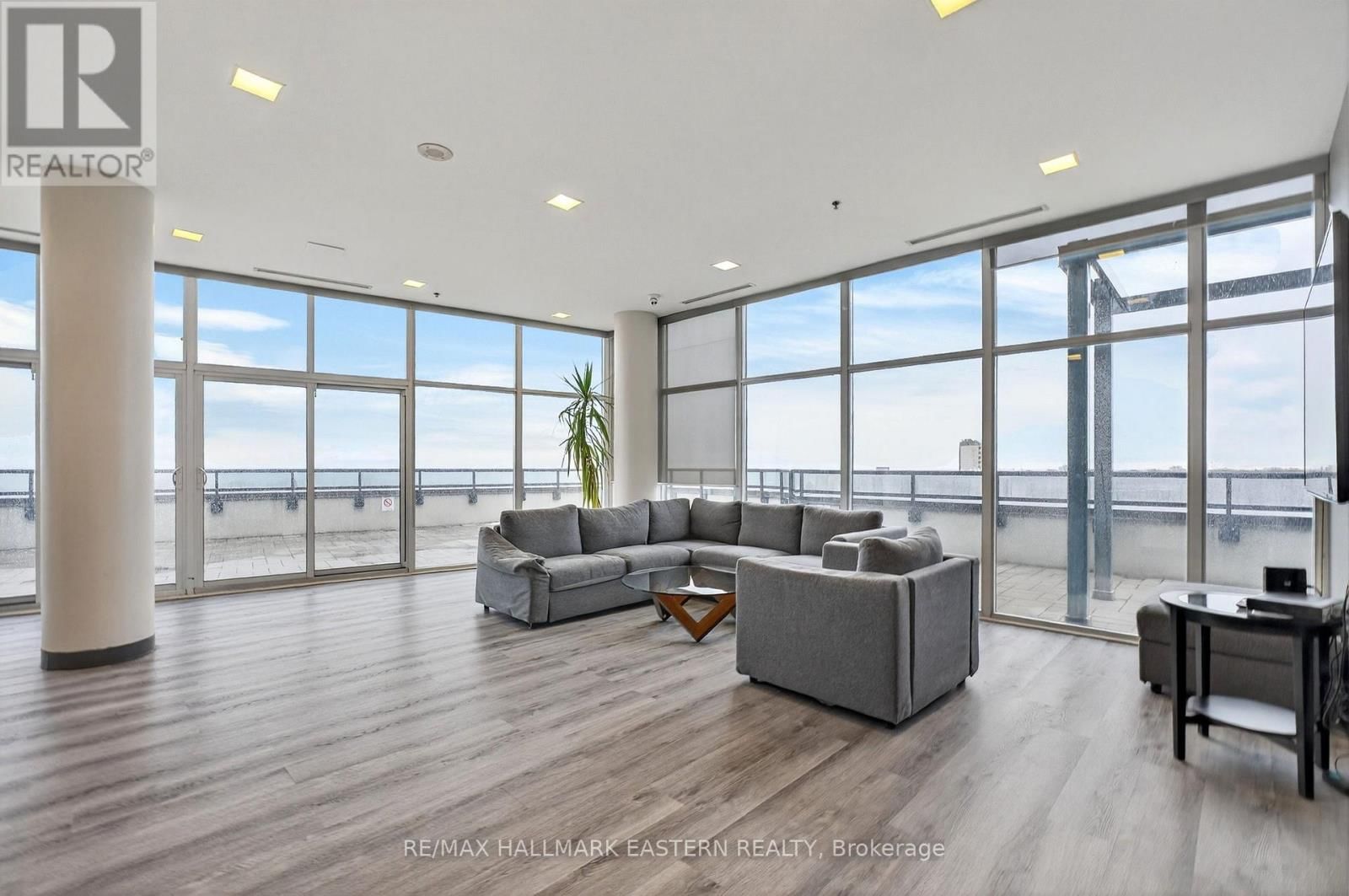 Th3 - 11 SUPERIOR AVENUE Image 27