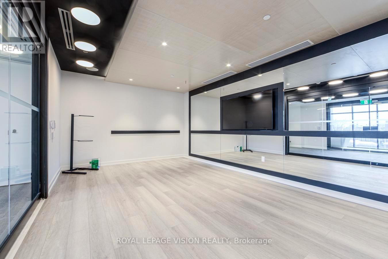 508 - 858 DUPONT STREET Image 26