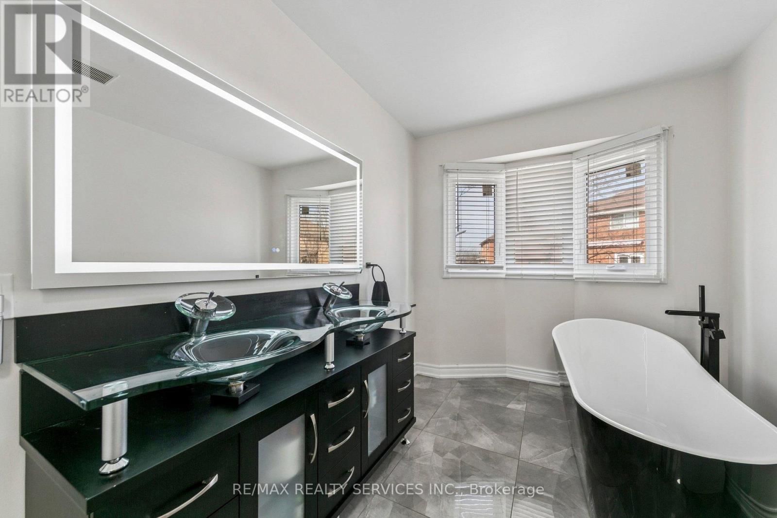 4 BURT DRIVE Image 24