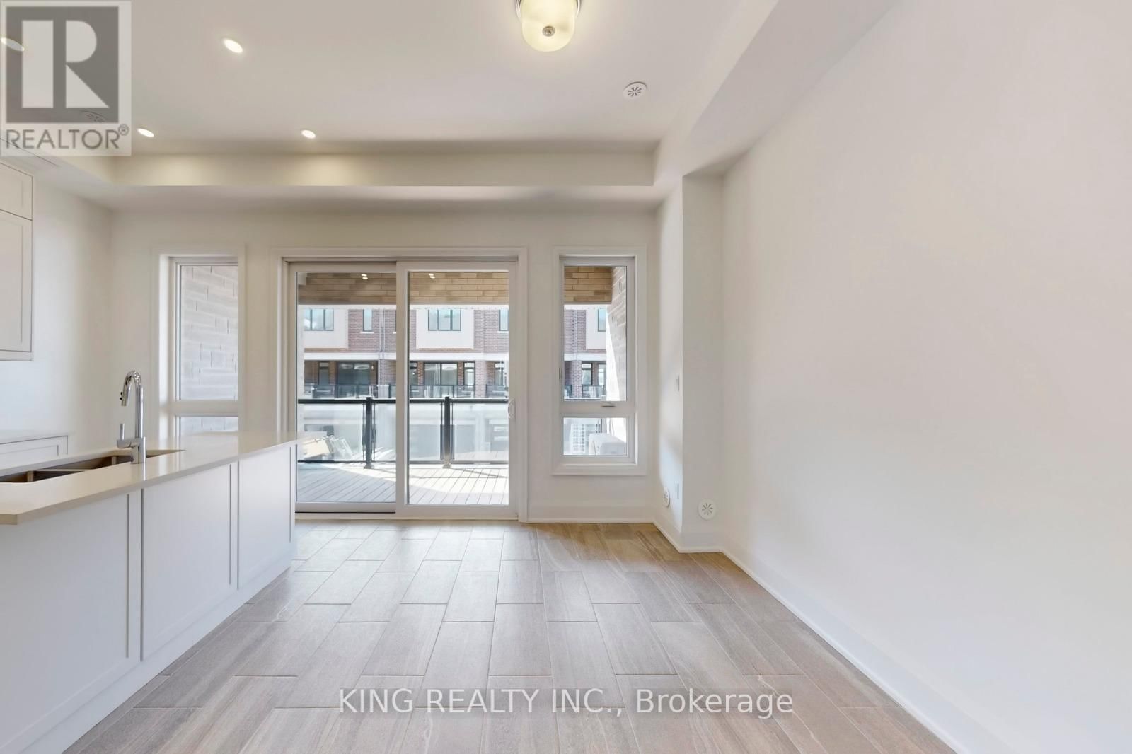 3320 TAHA GARDENS Image 10