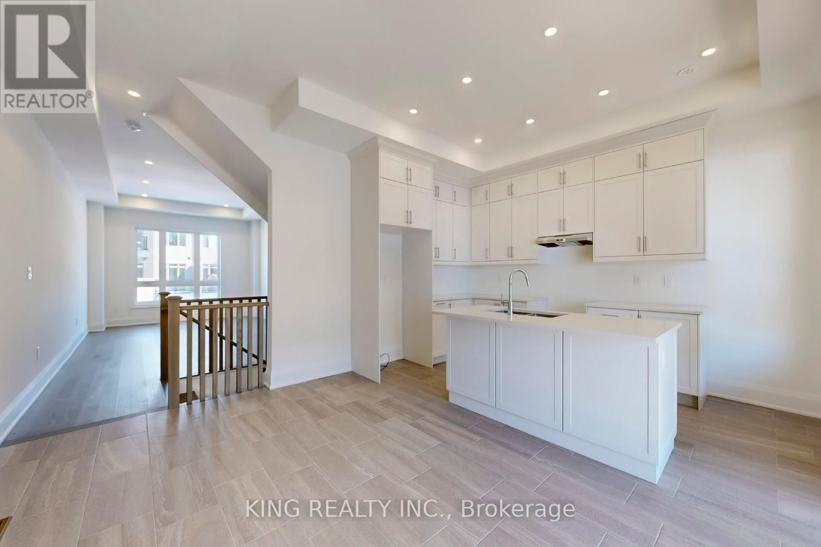 3320 TAHA GARDENS Image 11