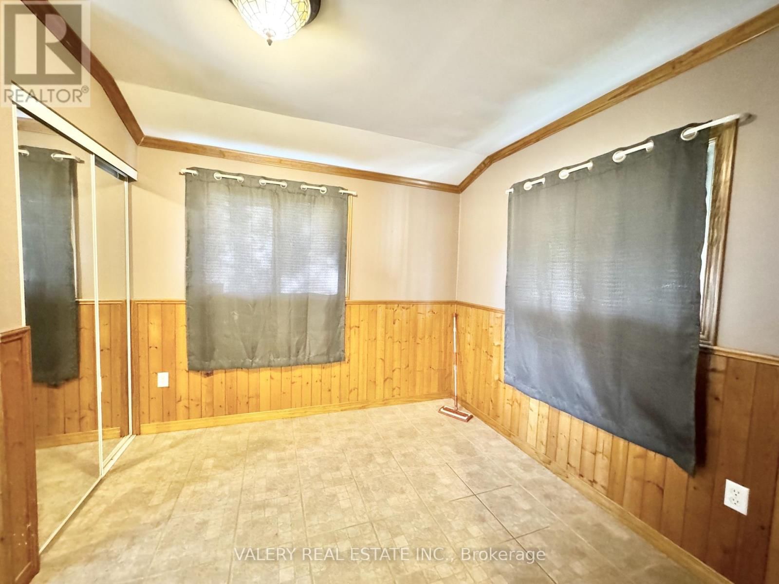 Main - 2949 OLDE BASE LINE ROAD Image 11